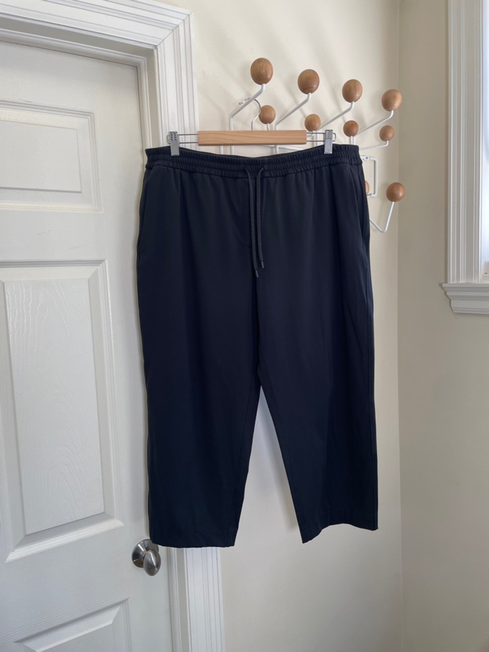 Lululemon Tapered-Leg Mid-Rise Pant 7/8 Length *Luxtreme - Black - XL